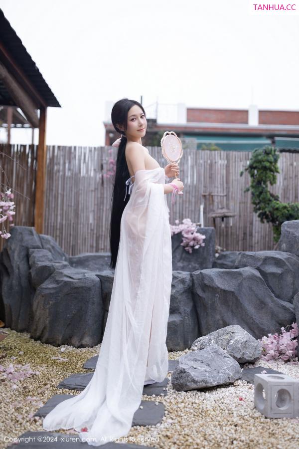 鱼子酱fish  [XiuRen]高清写真图 2024.07.26 No.8927 鱼子酱Fish 美腿性感第13张图片